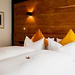 Otel Montfort 3*