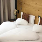 Montfort Otel