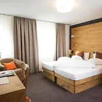 Montfort 3*