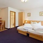 Montfort 3*