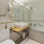 Отель Montfort 3*